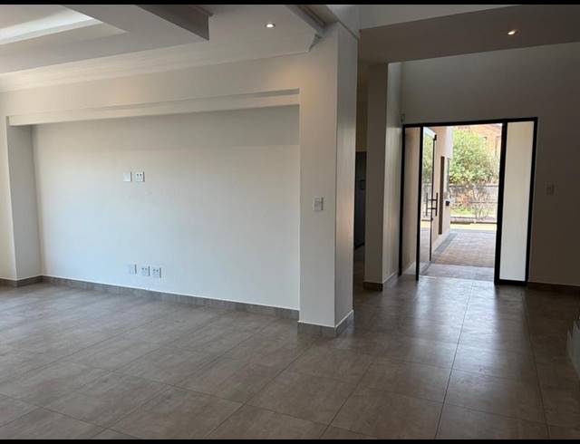 6 BEDROOM HOUSE FOR SALE IN ZAMBEZI COUNTRY ESTATE